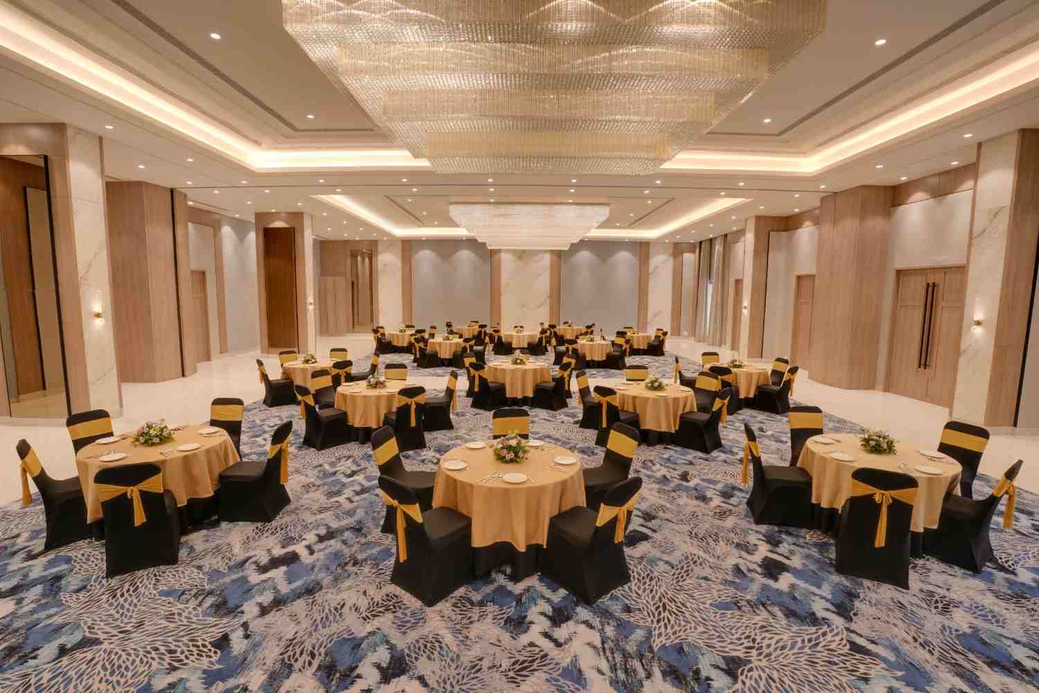 6ab685a84e01fTangerine Grand Round Table - Wedding-100kb.jpg
